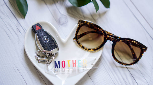 DIY Mother's Day Gift Idea: How to Apply Adhesive Vinyl on an Acrylic Keychain