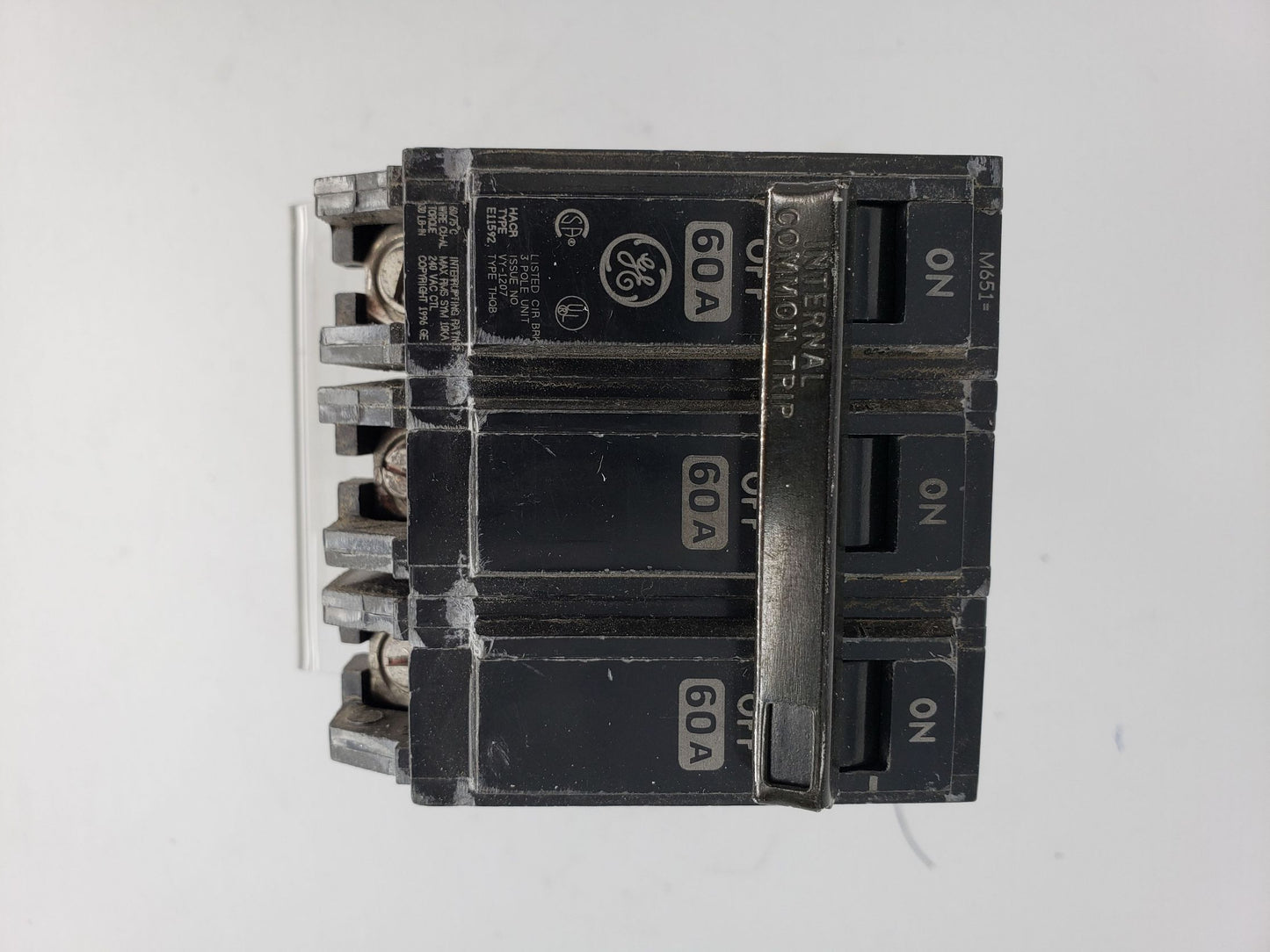 GE E-11592 Type THQL Single Pole 15 AMP Circuit Breaker 1-Pole Plug In Q-Line 1" 1 PCS New Condition